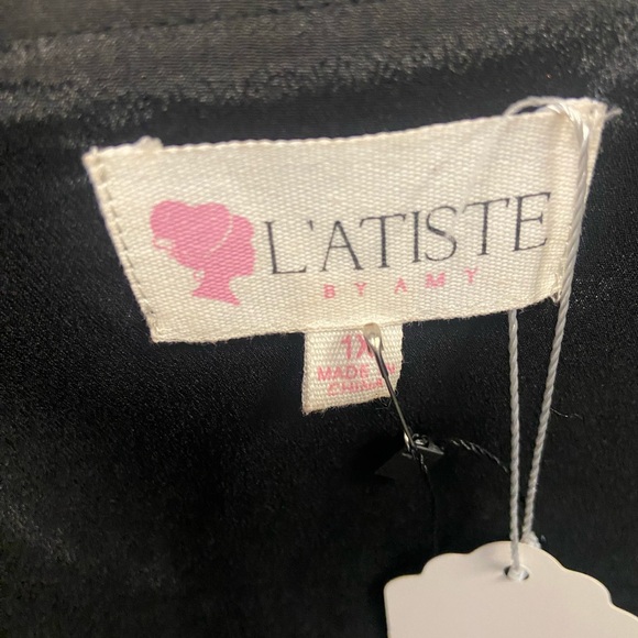 Black blazor attached with Holographic Mesh Detail - Picture 3 of 3